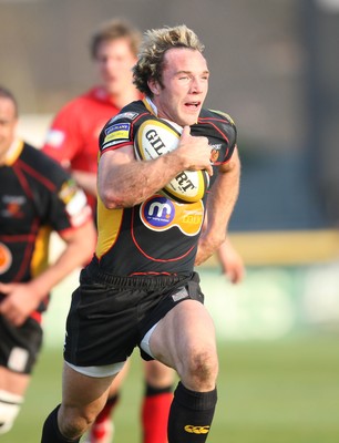 18.04.10 ... Newport Gwent Dragons v Edinburgh - Magners League -  Dragons' Will Harries races in to score his third try 