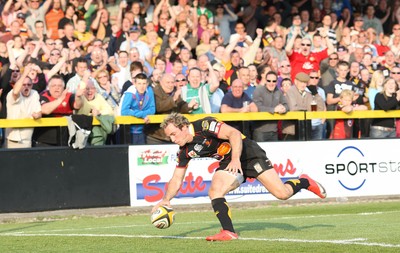 18.04.10 ... Newport Gwent Dragons v Edinburgh - Magners League -  Dragons' Will Harries score his second try in front of a large Rodney Parade crowd 