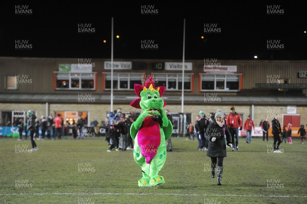 230218 - Dragons v Edinburgh - Guinness PRO14 -  Mascot race at half time