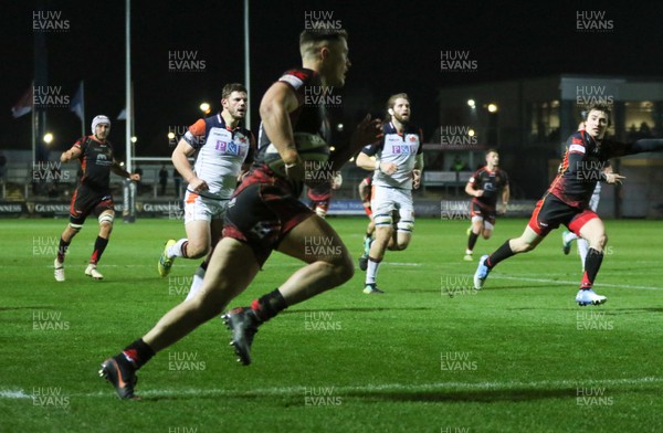 251118 - Dragons v Edinburgh Rugby, Guinness PRO14 - Jared Rosser of Dragons races in to score try
