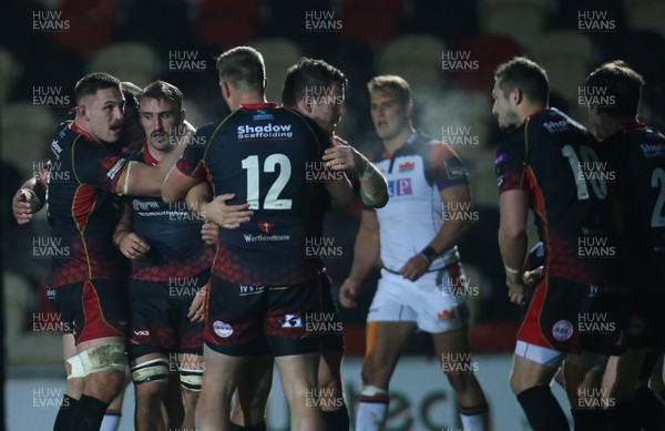 251118 - Dragons v Edinburgh Rugby, Guinness PRO14 - Dragons players celebrate on the final whistle