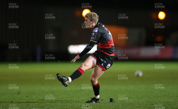 081217 - Dragons v Enisei-STM - European Rugby Challenge Cup - Angus O'Brien of Dragons kicks