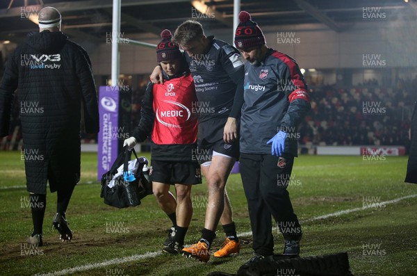 170120 - Dragons v Enisei-STM - European Rugby Challenge Cup - Tyler Morgan of Dragons leaves the field injured after scoring a try