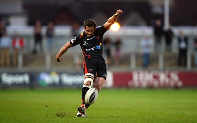 260816 - Newport-Gwent Dragons v Exeter Chiefs - Preseason Friendly -Nick Macleod of Dragons kicks at goal