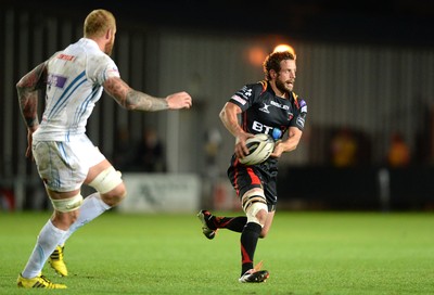 260816 - Newport-Gwent Dragons v Exeter Chiefs - Preseason Friendly -Nick Macleod of Dragons looks for support