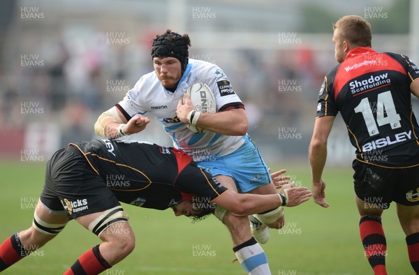 200914 - Newport-Gwent Dragons v Glasgow - Guinness PRO12 -Tim Swinson of Glasgow takes on Cory Hill and Tom Prydie of Newport-Gwent Dragons