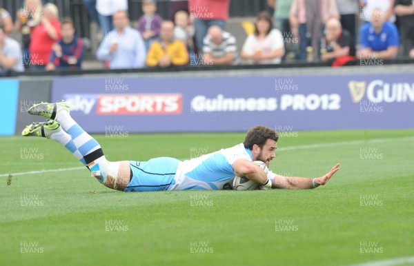 200914 - Newport Dragons v Glasgow - Guinness PRO12 - Alex Dunbar of Glasgow scores try