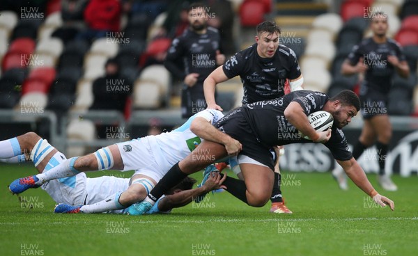 261019 - Dragons v Glasgow Warriors - Guinness PRO14 - Leon Brown of Dragons is tackled by Callum Gibbins of Glasgow