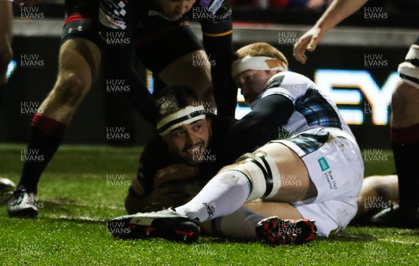 090218 - Dragons v Glasgow Warriors, Guinness PRO14 - Liam Belcher of Dragons powers over to score try