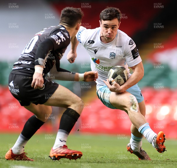210321 - Dragons v Glasgow Warriors - Guinness PRO14 - Lee Jones of Glasgow is challenged by Sam Davies of Dragons