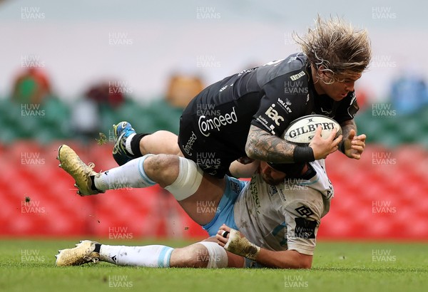210321 - Dragons v Glasgow Warriors - Guinness PRO14 - Richard Hibbard of Dragons is tackled by Ryan Wilson of Glasgow