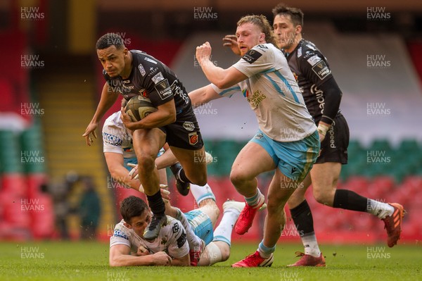 210321 - Dragons v Glasgow Warriors - Guinness PRO14 - Ashton Hewitt of Dragons beats the tackle by Robbie Ferguson of Glasgow Warriors and Ross Thompson of Glasgow Warriors