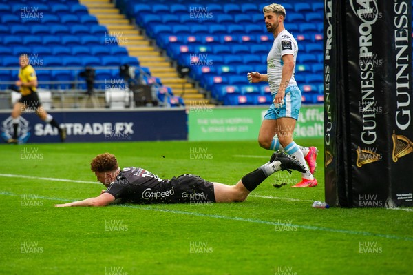 290521 - Dragons v Glasgow Warriors -  Guinness PRO14 Rainbow Cup - Aneurin Owen of Dragons scores a try