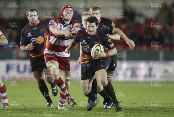 04.11.10..Newport Gwent Dragons v Gloucester, LV= Cup - Dragons Rhodri Gomer-Davies looks to break away 