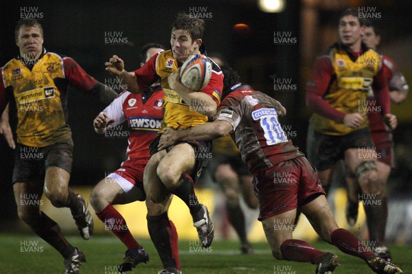 30.11.07 - Newport Gwent Dragons v Gloucester Rugby, EDF Energy Cup - Dragons' Richard Mustoe looses the ball as Gloucester's Willie Walker tackles 