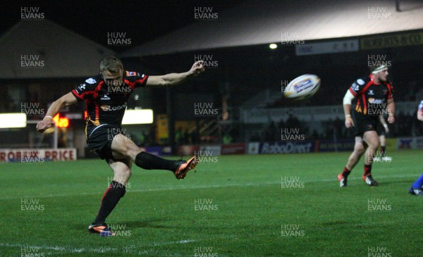 011113 - Newport Gwent Dragons v Leinster, RaboDirect PRO12 - Dragons Tom Prydie kicks penalty