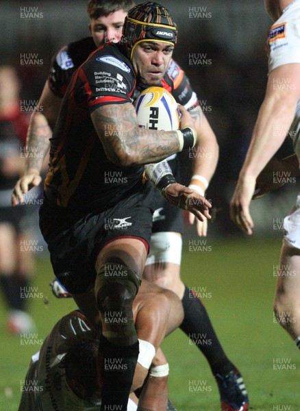 011113 - Newport Gwent Dragons v Leinster, RaboDirect PRO12 - Dragons Netani Talei charges forward