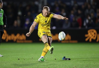 281125 - Dragons RFC v Leinster - United Rugby Championship - Tinus de Beer of Dragons kicks the conversion