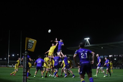 281125 - Dragons RFC v Leinster - United Rugby Championship - Matthew Screech of Dragons in the line out