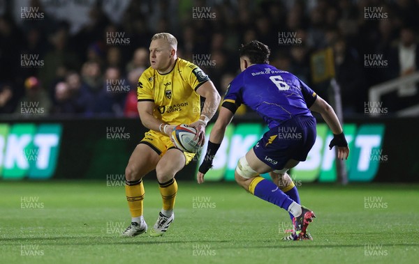 281125 - Dragons RFC v Leinster - United Rugby Championship - Tinus de Beer of Dragons is challenged by Alex Soroka of Leinster 