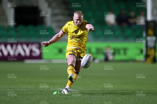 281125 - Dragons RFC v Leinster - United Rugby Championship - Tinus de Beer of Dragons 