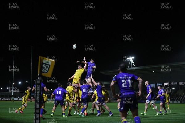 281125 - Dragons RFC v Leinster - United Rugby Championship - Matthew Screech of Dragons in the line out