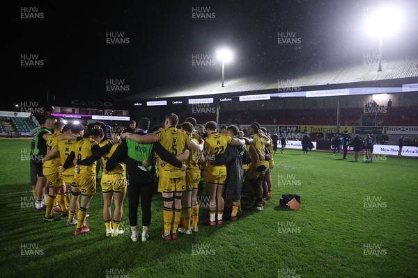 281125 - Dragons RFC v Leinster - United Rugby Championship - Dragons team huddle at full time