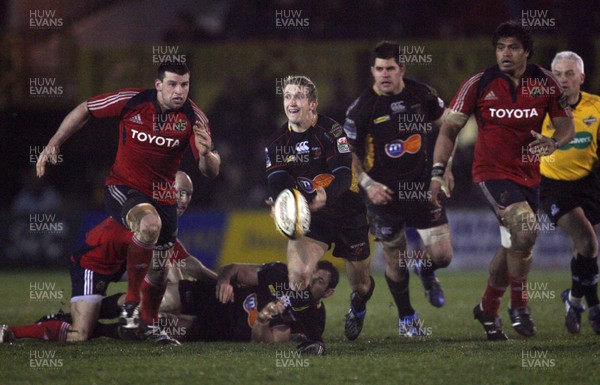 07.03.09 Gwent Dragons v Munster... Dragons' Wayne Evans releases the backs. 