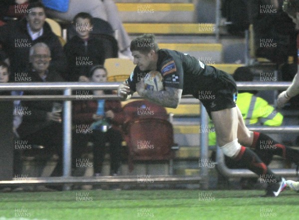 190413 - Newport Gwent Dragons v Munster - RaboDirect PRO12 -  Dragons Ross Wardle scores a try 