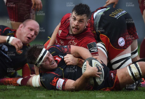 260119 - Dragons v Munster - Guinness PRO14 - Nic Cudd of Dragons presents the ball