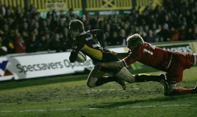 06.02.10 Dragons v Munster... Dragons' Martyn Thomas  scores try despite tackle by Munster's Jean De Villiers. 