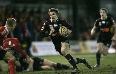 06.02.10 Dragons v Munster... Dragons' Martyn Thomas takes on Munster's Paul Warwick. 