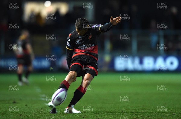 151217 - Dragons v Newcastle Falcons - European Rugby Challenge Cup - Gavin Henson of Dragons kicks at goal