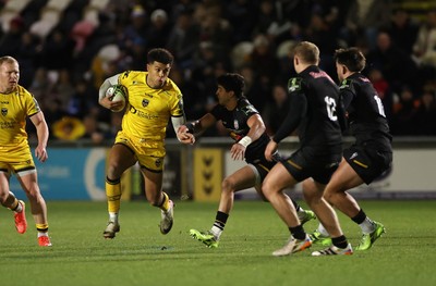 160126 - Dragons v Newcastle Red Bulls - European Rugby Challenge Cup - Rio Dyer of Dragons on the charge