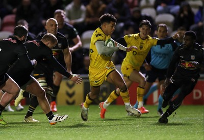 160126 - Dragons v Newcastle Red Bulls - European Rugby Challenge Cup - Rio Dyer of Dragons runs in to score a try