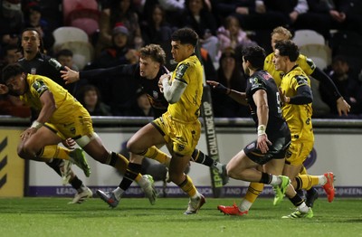 160126 - Dragons v Newcastle Red Bulls - European Rugby Challenge Cup - Rio Dyer of Dragons runs in to score a try