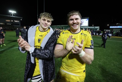 160126 - Dragons v Newcastle Red Bulls - European Rugby Challenge Cup - Ryan Woodman and Aaron Wainwright of Dragons celebrate at full time
