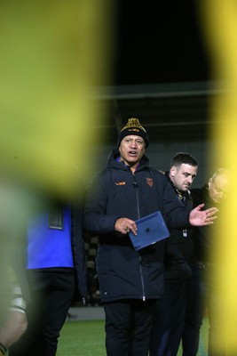160126 - Dragons v Newcastle Red Bulls - European Rugby Challenge Cup - Dragons Head Coach Filo Tiatia speaks in the team huddle at full time