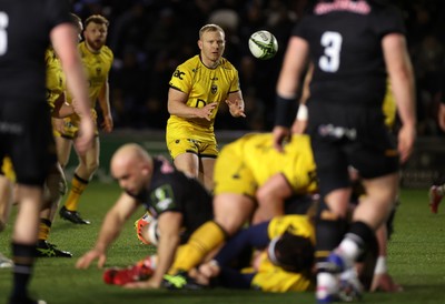 160126 - Dragons v Newcastle Red Bulls - European Rugby Challenge Cup - Tinus de Beer of Dragons 