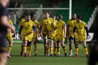 160126 - Dragons v Newcastle Red Bulls - European Rugby Challenge Cup - Ben Carter of Dragons leads the team
