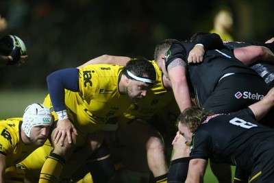 160126 - Dragons v Newcastle Red Bulls - European Rugby Challenge Cup - Robert Hunt of Dragons 