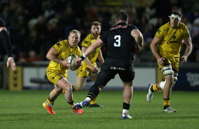 160126 - Dragons v Newcastle Red Bulls - European Rugby Challenge Cup - Tinus de Beer of Dragons 