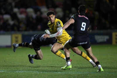 160126 - Dragons v Newcastle Red Bulls - European Rugby Challenge Cup - Rio Dyer of Dragons is challenged by Simon Benitez Cruz of Newcastle 