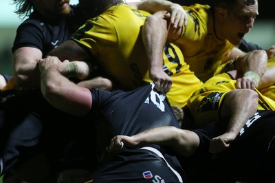 160126 - Dragons v Newcastle Red Bulls - European Rugby Challenge Cup - maul