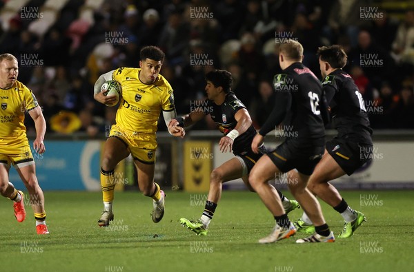 160126 - Dragons v Newcastle Red Bulls - European Rugby Challenge Cup - Rio Dyer of Dragons on the charge