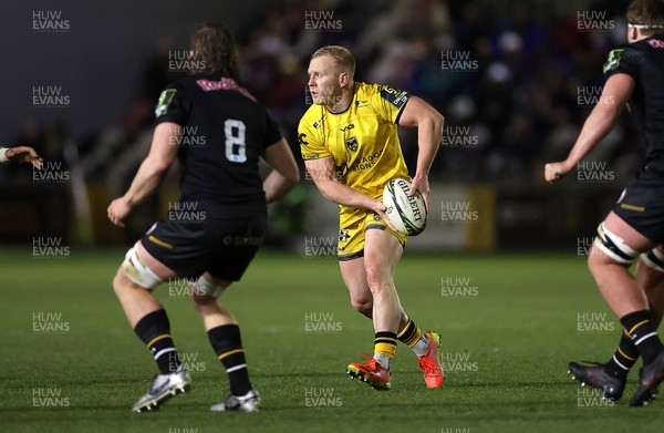 160126 - Dragons v Newcastle Red Bulls - European Rugby Challenge Cup - Tinus de Beer of Dragons 