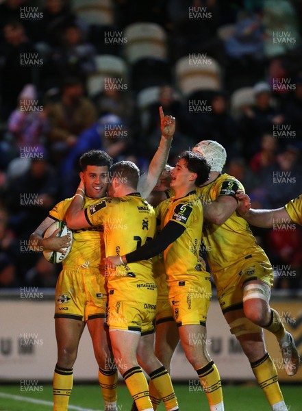 160126 - Dragons v Newcastle Red Bulls - European Rugby Challenge Cup - Rio Dyer of Dragons celebrates scoring a try with team mates