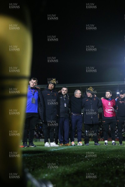 160126 - Dragons v Newcastle Red Bulls - European Rugby Challenge Cup - Dragons Head Coach Filo Tiatia speaks in the team huddle at full time