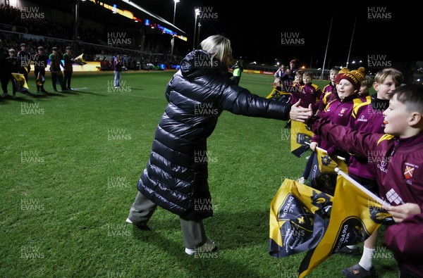 160126 - Dragons v Newcastle Red Bulls - European Rugby Challenge Cup - Lauren Price walks onto the pitch