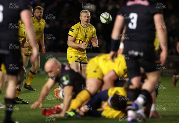 160126 - Dragons v Newcastle Red Bulls - European Rugby Challenge Cup - Tinus de Beer of Dragons 